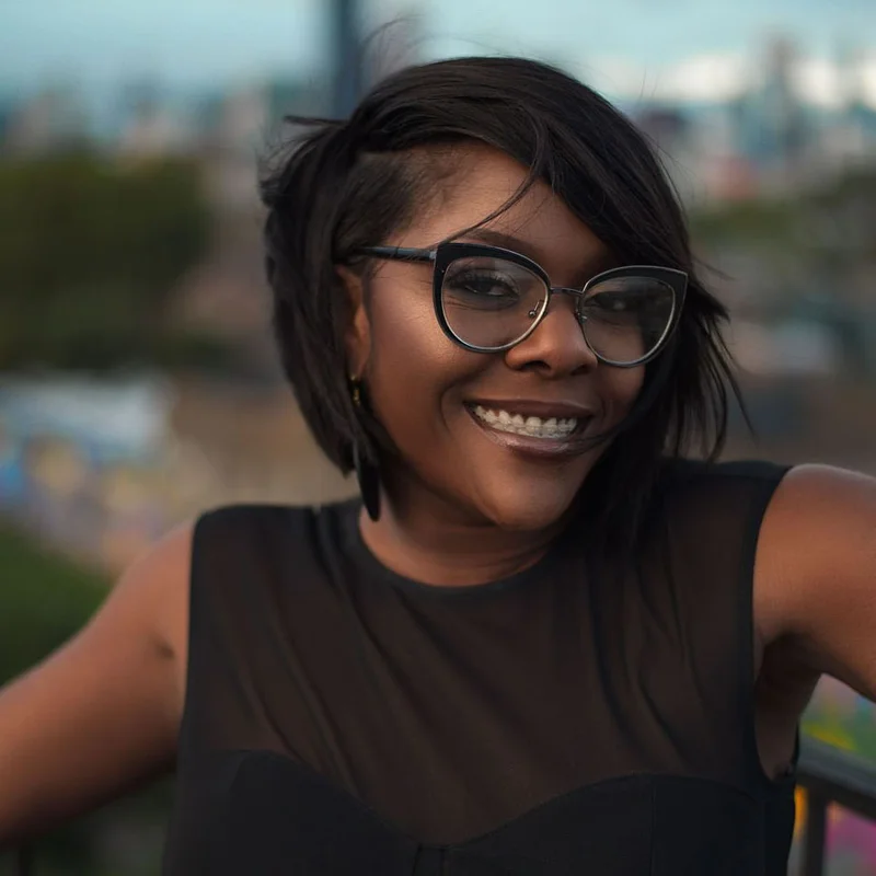 Shondolyn Jones — comedian at Hecklers Happy Hour comedy show in Chicago