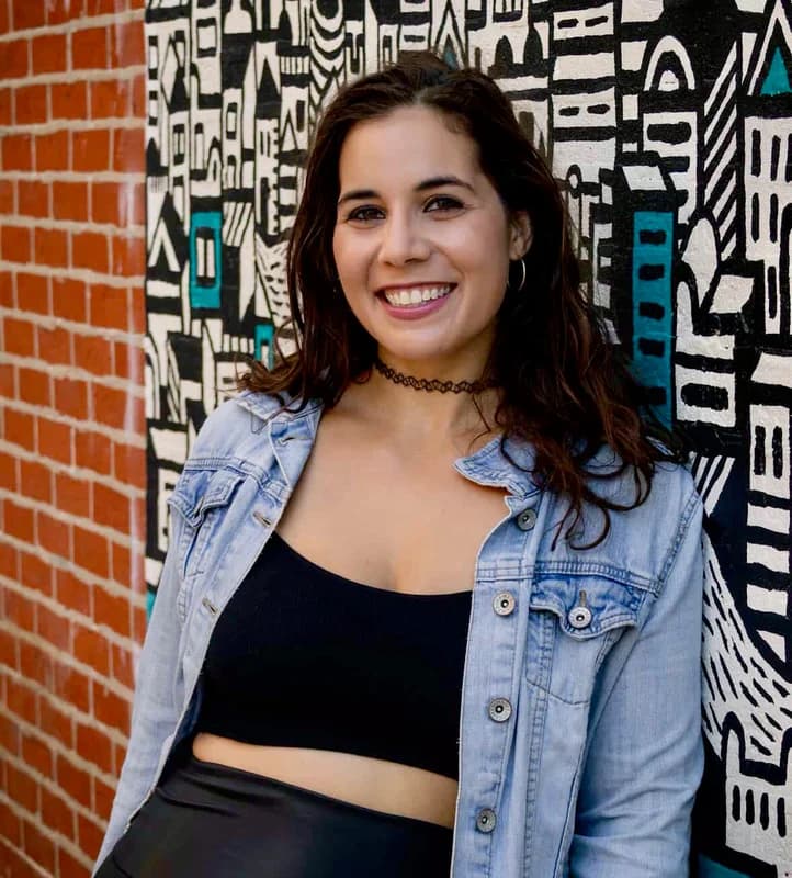 Rebecca Joey Schwab — comedian at Hecklers Happy Hour comedy show in Chicago