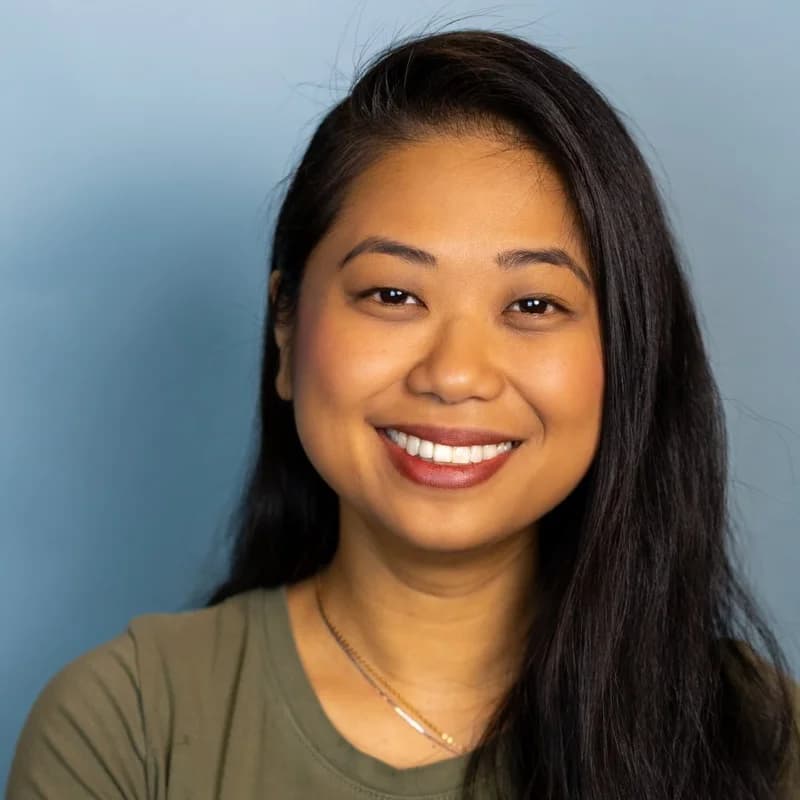 Jackie Linn — comedian at Hecklers Happy Hour comedy show in Chicago